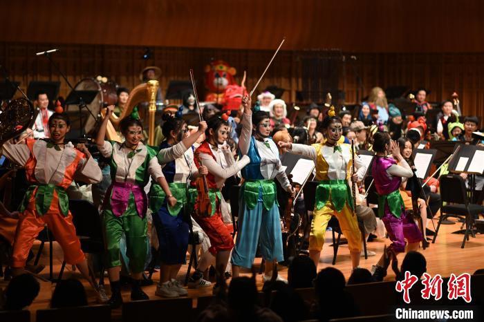 “音樂奇妙夜”西安上演歌者、樂手化身“卡通人”