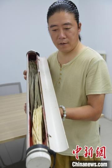 草編用的材料玉米皮、棕樹葉 李鵬茹 攝