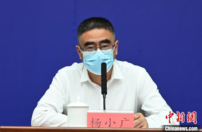 成都市政府副秘書長(zhǎng)、市衛(wèi)健委主任楊小廣?！“苍?攝