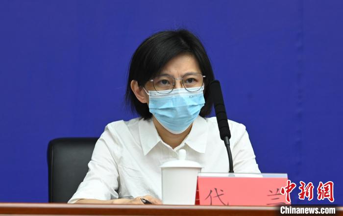 成都市經(jīng)信局總工程師代蘭?！“苍?攝