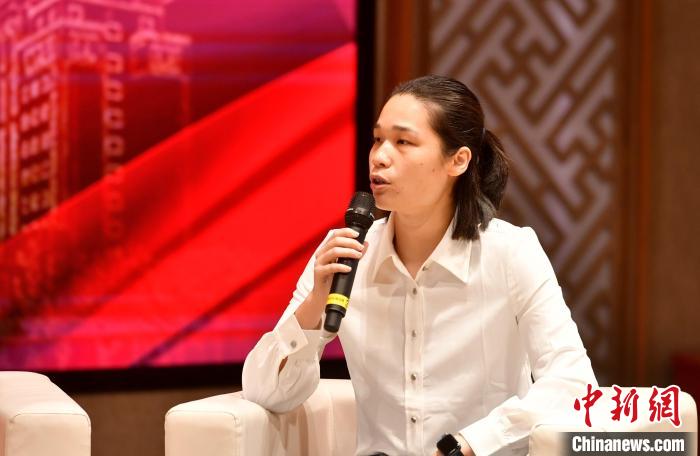 圖為林莉在福建師范大學(xué)分享會上發(fā)言。　呂明 攝