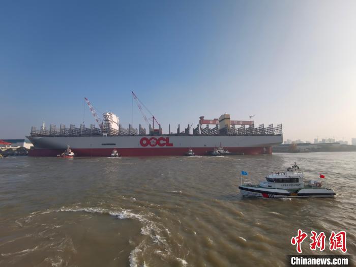 海巡艇在現(xiàn)場引導(dǎo)水上交通?！∧贤êＪ戮止﹫D