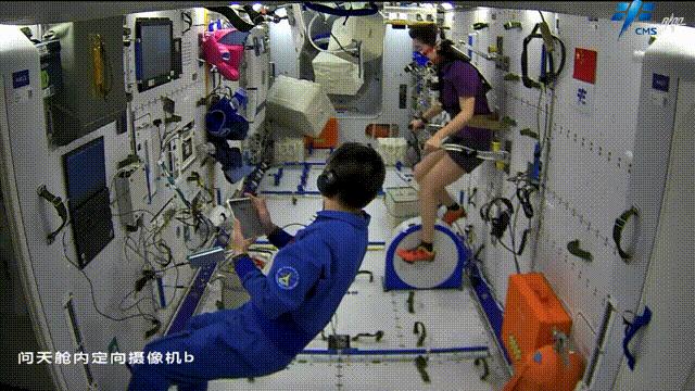 航天員在軌鍛煉。圖片來源：中國載人航天工程辦公室官方微信