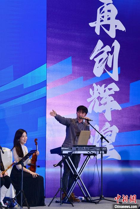 圖為3月9日，福建福州，張家豪(右)與林佳臻在臺上演出。 <a target='_blank' href='/'><p  align=