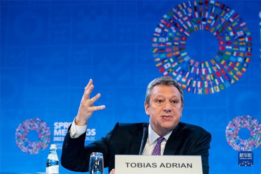 4月11日，在美國(guó)華盛頓，IMF貨幣與資本市場(chǎng)部主任托比亞斯·阿德里安出席記者會(huì)。新華社記者 劉杰 攝