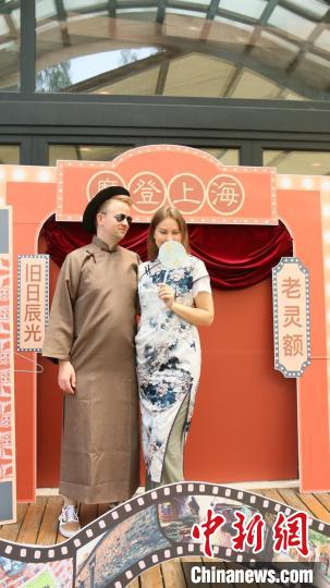 外交官們的上海風(fēng)韻時(shí)裝秀?！∪A東師范大學(xué)供圖