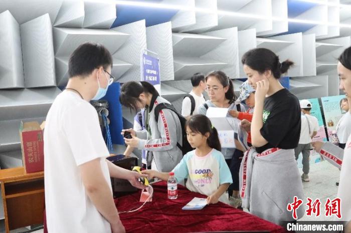 中科院聲學(xué)所公眾科學(xué)日活動(dòng)現(xiàn)場(chǎng)。　中科院聲學(xué)所 供圖