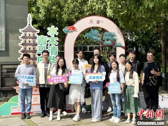 宣講團(tuán)成員在永康市合影?！吴晫?攝