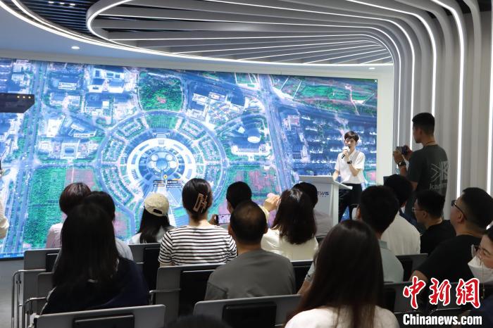 數(shù)字地球技術(shù)應用講解?！≈锌菩菆D供圖