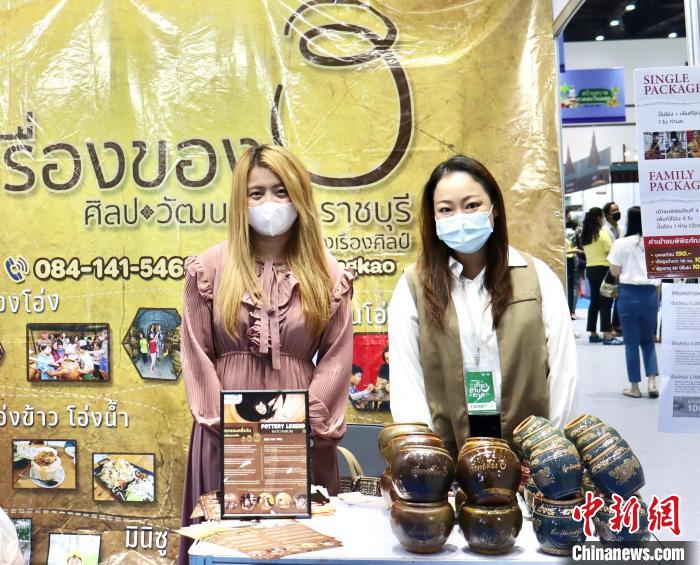 泰國舉辦規(guī)模最大旅游B2B銷售活動(dòng)對接全球旅游業(yè)，圖為交易會(huì)上的陶瓷工藝品展位。 王賢思 攝