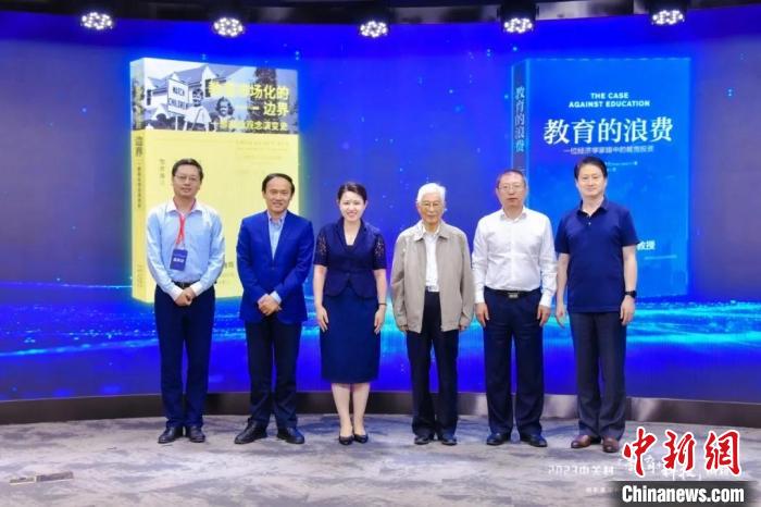 數(shù)智時(shí)代教育面臨怎樣的新機(jī)遇？專家：積極挖潛創(chuàng)新、謹(jǐn)慎應(yīng)對挑戰(zhàn)