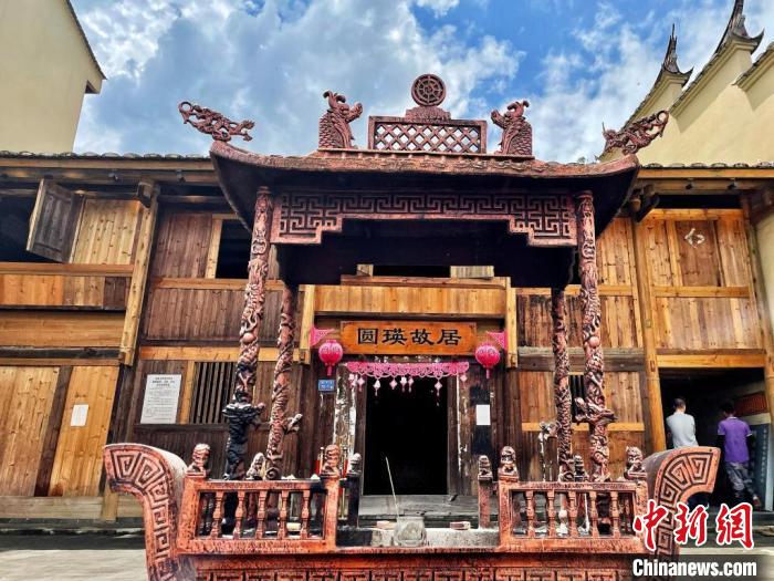 臺(tái)灣上趣開(kāi)新團(tuán)隊(duì)入駐古田縣平湖鎮(zhèn)端上村，以“圓瑛法師故里”為主題打造愛(ài)國(guó)禪意村?！吻汕?攝