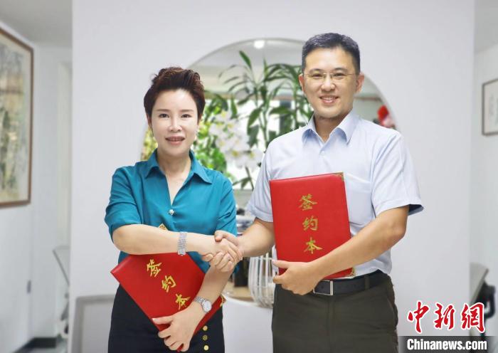 簽署“融情·同心”寧臺(tái)建筑師驛站共建協(xié)議。　吳允杰 攝