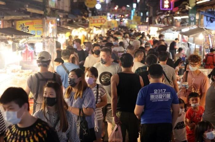 冰粉、雙皮奶、螺螄粉……臺網(wǎng)友發(fā)帖：臺灣街頭越來越多大陸小吃