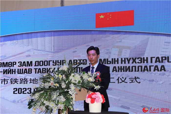 中鐵四局集團(tuán)國際事業(yè)部執(zhí)行經(jīng)理朱春峰致辭。人民網(wǎng)記者 霍文攝