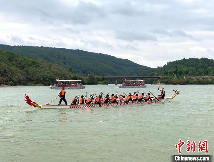 圖為龍舟賽活動。　陳靜 攝