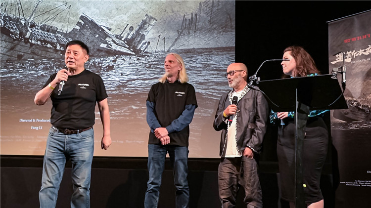 導(dǎo)演方勵以及團隊成員分享體會。郭錦標攝