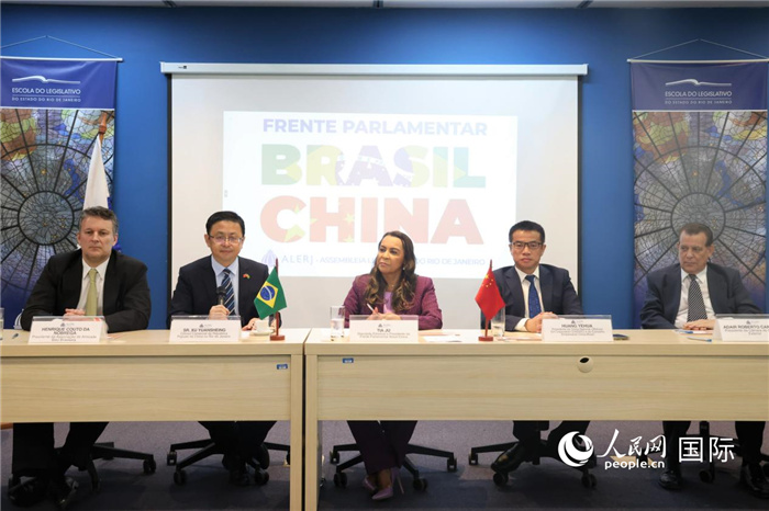 新一屆里約州巴西中國議員陣線在里約熱內盧成立并舉行慶?；顒?，與會嘉賓在現(xiàn)場致辭。 人民網(wǎng)記者 時元皓攝