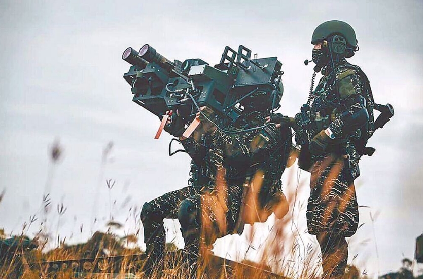 臺海軍陸戰(zhàn)隊肩抗“毒刺”導彈發(fā)射器準備射擊。圖片來源：臺灣“中時新聞網”。