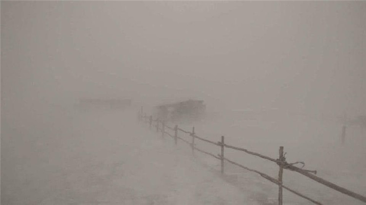 2023年11月4日，蒙古國(guó)部分省份發(fā)生暴風(fēng)雪天氣。蒙古國(guó)緊急情況總局官網(wǎng)圖片