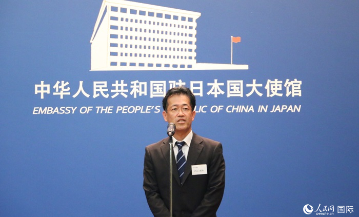 導(dǎo)師代表、東京大學(xué)教授內(nèi)山真伸發(fā)表致辭。人民網(wǎng) 許可攝