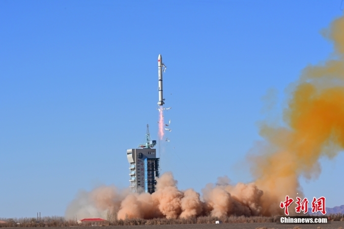 北京時(shí)間2023年11月16日11時(shí)55分，我國(guó)在酒泉衛(wèi)星發(fā)射中心使用長(zhǎng)征二號(hào)丙運(yùn)載火箭，成功將新一代海洋水色觀測(cè)衛(wèi)星發(fā)射升空，衛(wèi)星順利進(jìn)入預(yù)定軌道，發(fā)射任務(wù)獲得圓滿成功。此次任務(wù)是長(zhǎng)征系列運(yùn)載火箭第497次飛行。汪江波 攝