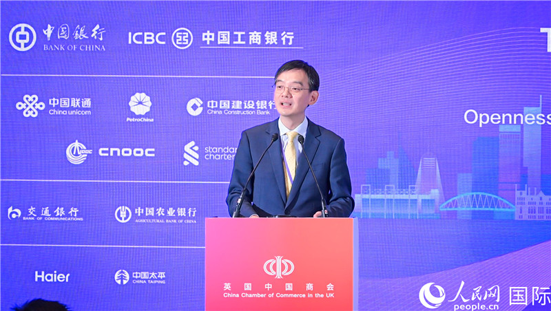 英國中國商會會長、中國銀行倫敦分行行長方文建 致歡迎辭。人民網(wǎng) 郭錦標攝
