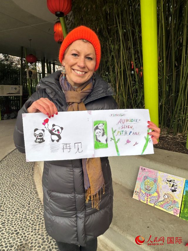 桑德拉和德國小朋友們的作品。右圖寫著“祝福好運(yùn)，再見 Pit和Paule（“夢(mèng)想”“夢(mèng)圓”的德語名字）”。人民網(wǎng)記者 徐馨攝