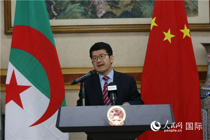 李健在招待會(huì)上致辭。人民網(wǎng)記者 郝瑞敏攝