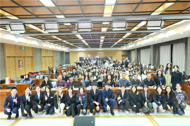 第八屆全國(guó)高校西班牙語(yǔ)配音大賽決賽現(xiàn)場(chǎng)合影。主辦方供圖