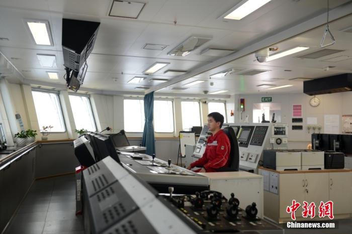 海上鉆井平臺中控室。<a target='_blank' href='/' _fcksavedurl='/' ><p  align=