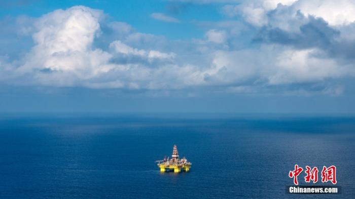 遠眺中國海油982鉆井平臺。<a target='_blank' href='/' _fcksavedurl='/' ><p  align=