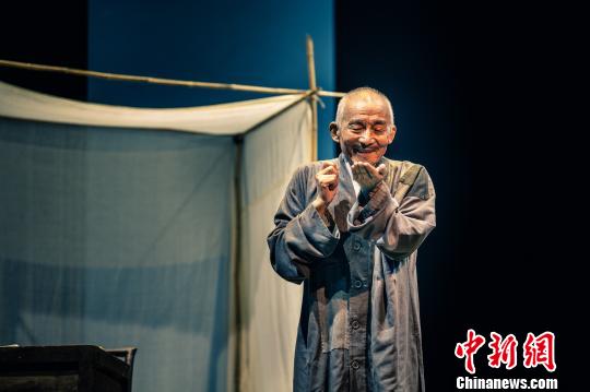 游本昌《弘一法師·最后之勝利》劇照。游思涵 攝