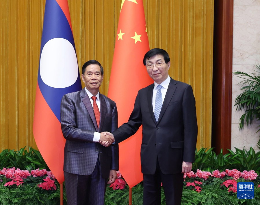 1月22日，中共中央政治局常委、全國政協(xié)主席王滬寧在北京會見老撾人民革命黨中央政治局委員、建國陣線中央委員會主席辛拉馮。新華社記者 王曄 攝