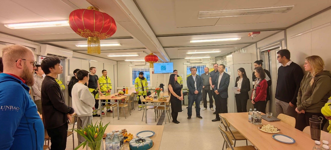 中國駐瑞典大使崔愛民走訪中鐵隧道局集團瑞典工程公司。中國駐瑞典大使館供圖