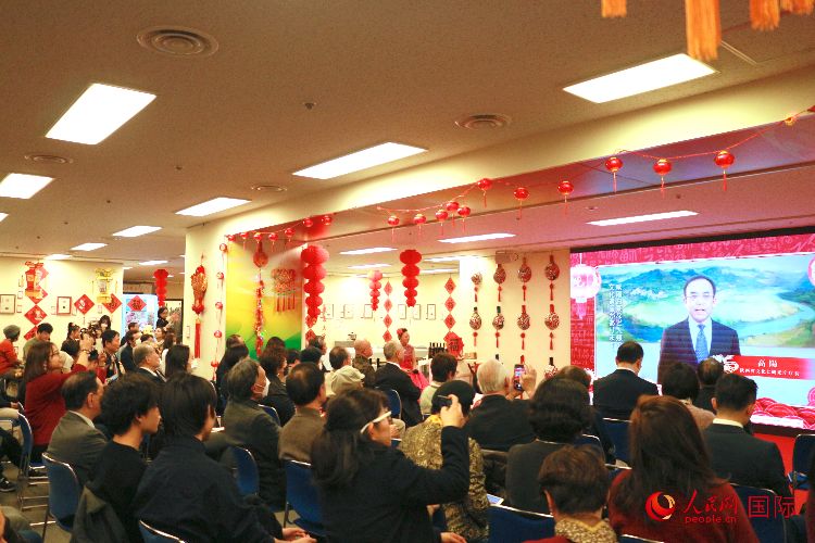 2月9日，“喜迎龍年·品味陜西”——2024新春迎福（展）聯(lián)歡會暨陜西文化年在東京中國文化中心拉開帷幕。人民網(wǎng) 許可攝