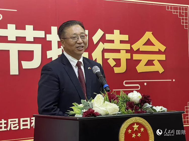 中國(guó)駐尼日利亞大使崔建春致辭。人民網(wǎng)記者 姜宣攝
