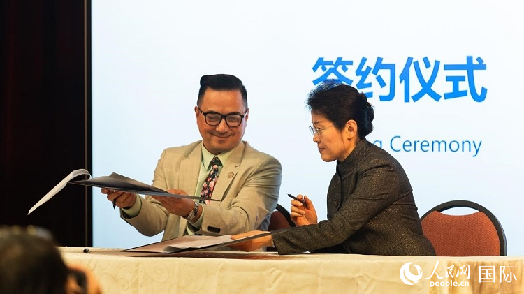 山東省圖書館與舊金山公共圖書館簽署合作協(xié)議。