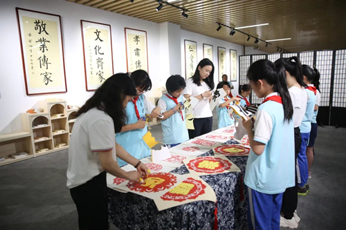 1、長沙市雨花區(qū)校園清廉家風(fēng)館開館。受訪單位供圖