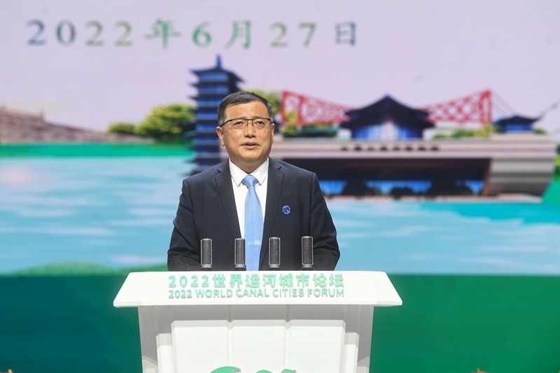 揚州市委常委、常務(wù)副市長陳鍇竑作推介發(fā)言。邵丹攝