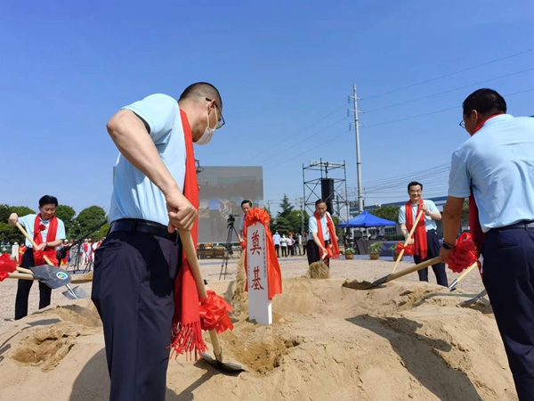 作為今年荷花節(jié)“開場秀”，理士新能源智造園區(qū)項目正式開工。人民網(wǎng) 馬曉波攝
