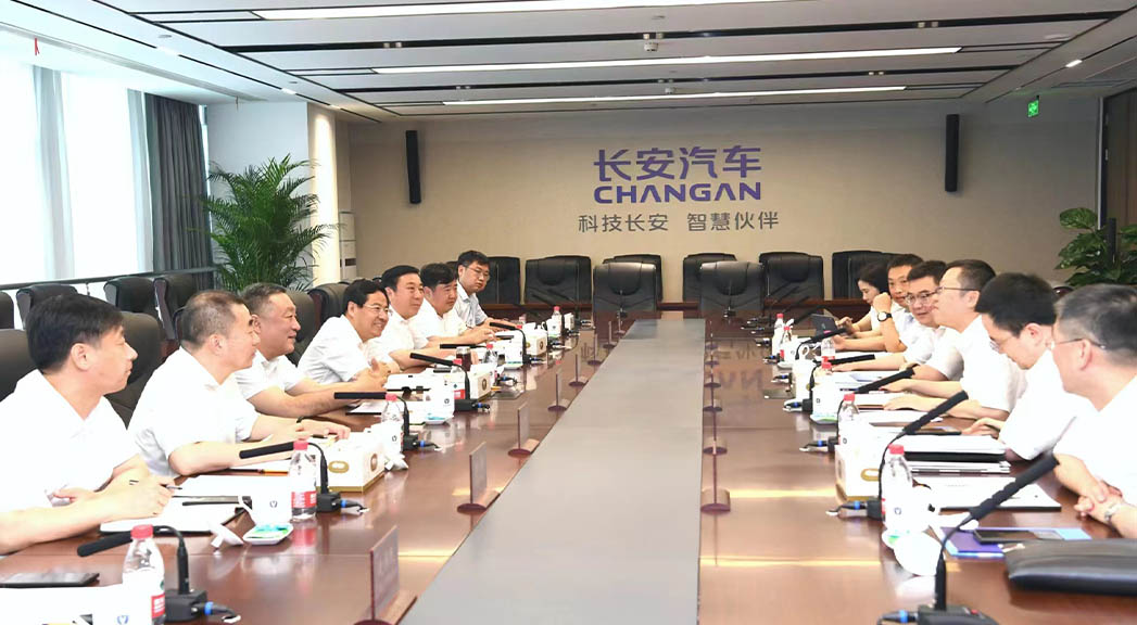 張濤帶隊赴重慶對接洽談項目。 白永民攝