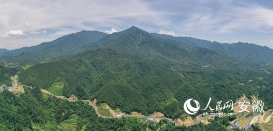 大別山旅游扶貧快速通道。人民網(wǎng) 陳若天攝