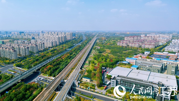 航拍幸福街道。人民網(wǎng)記者 王繼亮攝