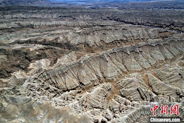 4月5日，西藏阿里札達(dá)土林。(無(wú)人機(jī)照片) 李林 攝