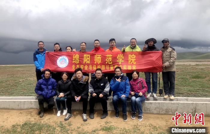 圖為綜合考察團(tuán)野外調(diào)查組在西藏安多縣。西藏那曲市林業(yè)和草原局供圖