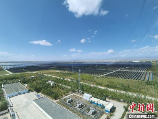  圖為塔拉灘光伏產(chǎn)業(yè)園區(qū)?！∑钤鲚怼z