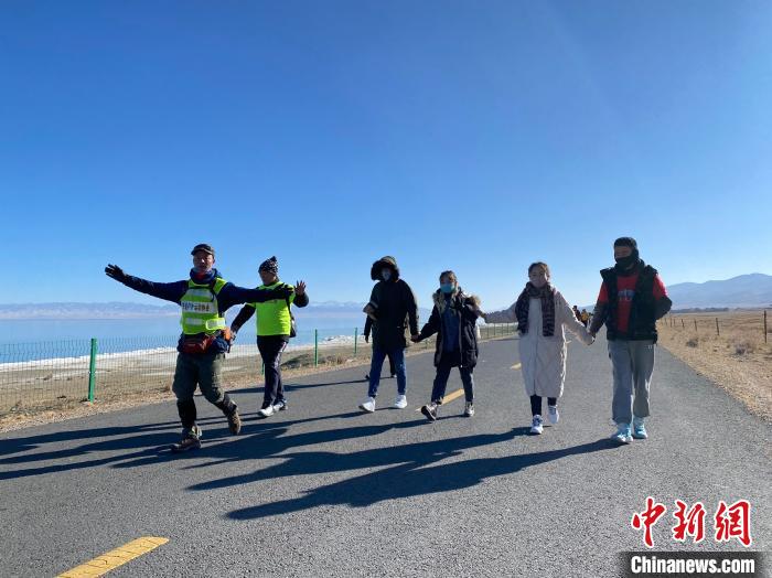 圖為徒步現(xiàn)場(chǎng)?！±罱瓕?攝