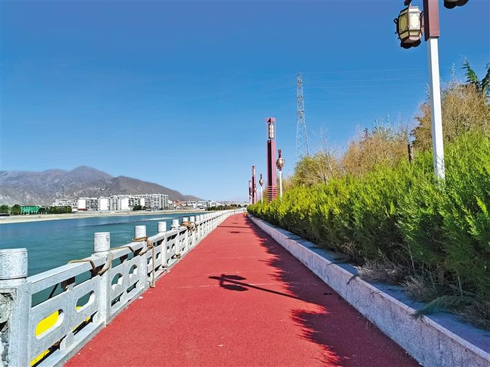 圖為濱河體育公園自行車車道。.jpg
