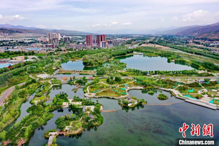 西北城市西寧立生態(tài)文明高地新典范：“一城山水、百園千姿”